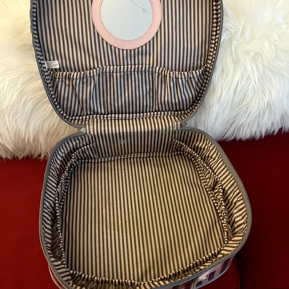 Victoria's Secret Travel Bag - Picture 4 of 7
